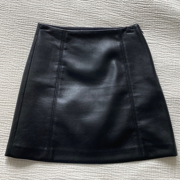 Babaton Dresses & Skirts - Aritzia Babaton Modern Mini Skirt